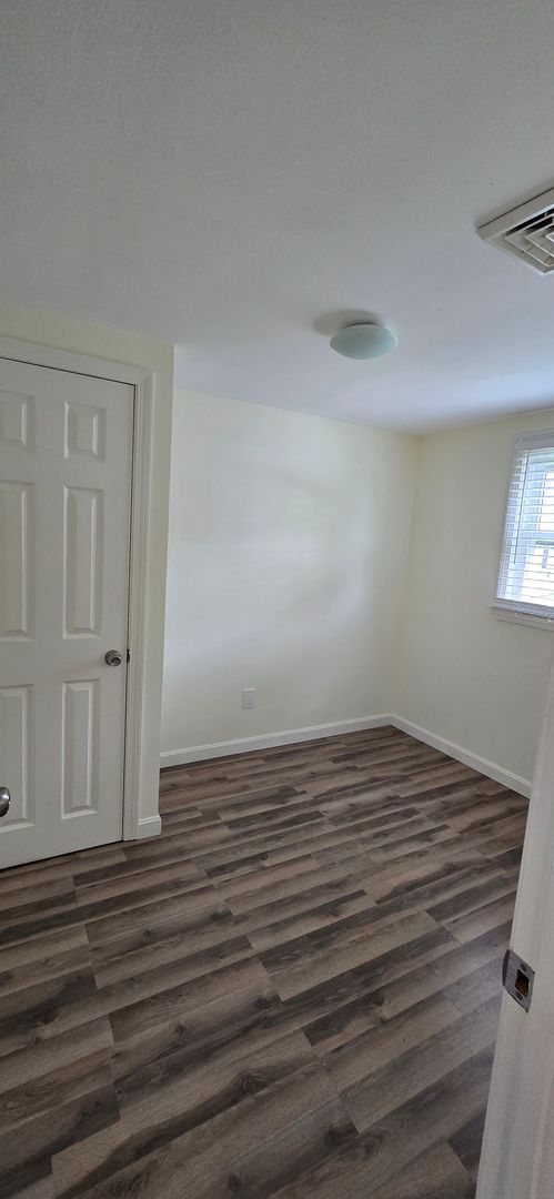 Building Photo - Charming 3BR First-Floor Condo – Walk to B...