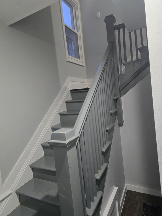 Building Photo - 1106 Portage Ave