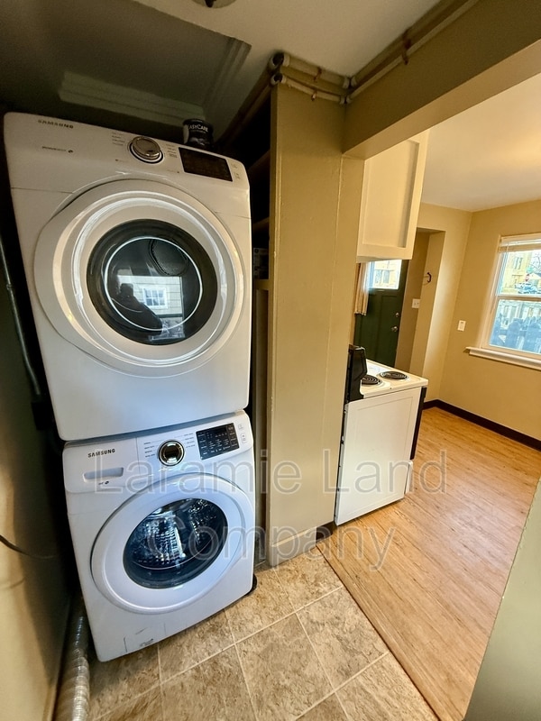 Building Photo - 551 N 10th St