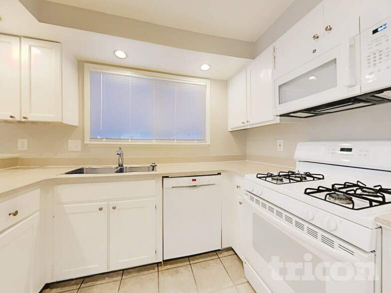 Building Photo - 953 Lepori Way