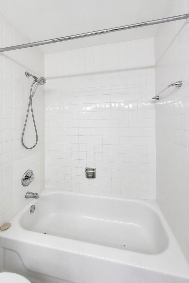 Building Photo - 6340 Americana Dr