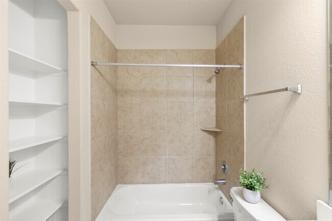 Building Photo - 15714 Highlands Cove Dr