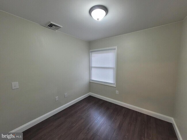 Building Photo - 16 Idlewild Rd