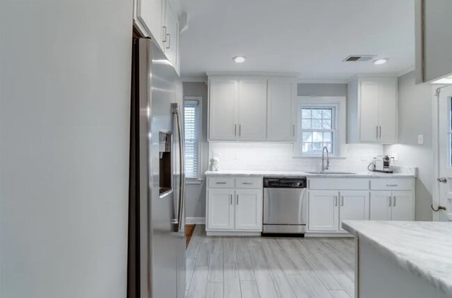 Building Photo - Updated 3-Bedroom Home in High Point Terrace – NOT FULLY FURNISHED