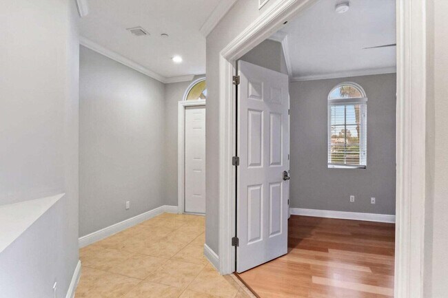 Building Photo - 3211 Estancia Ln