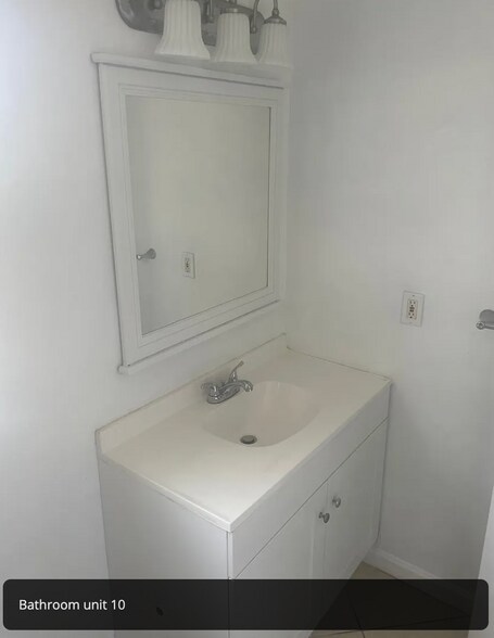 vanity - 8 SE 19th Ave