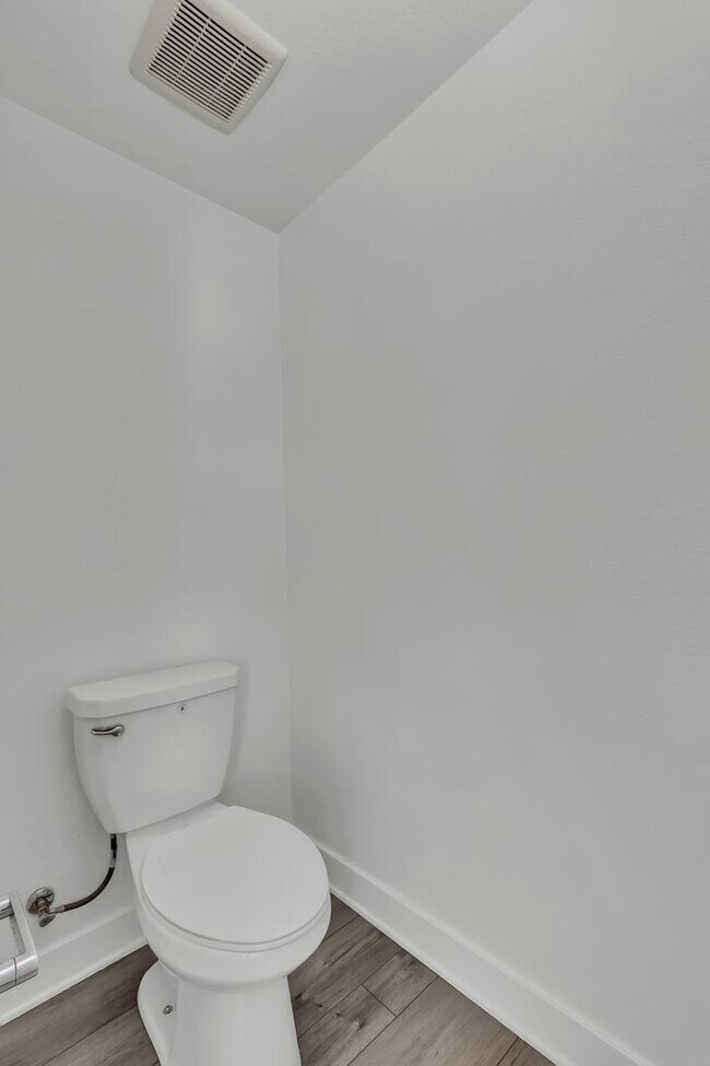 Building Photo - 1879 Union St