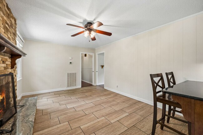 Building Photo - Pet Friendly Four Bedroom with Basement!