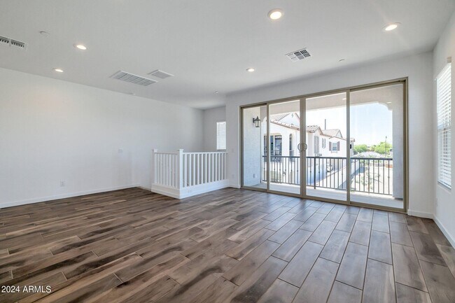Building Photo - 4017 E Amoroso Dr