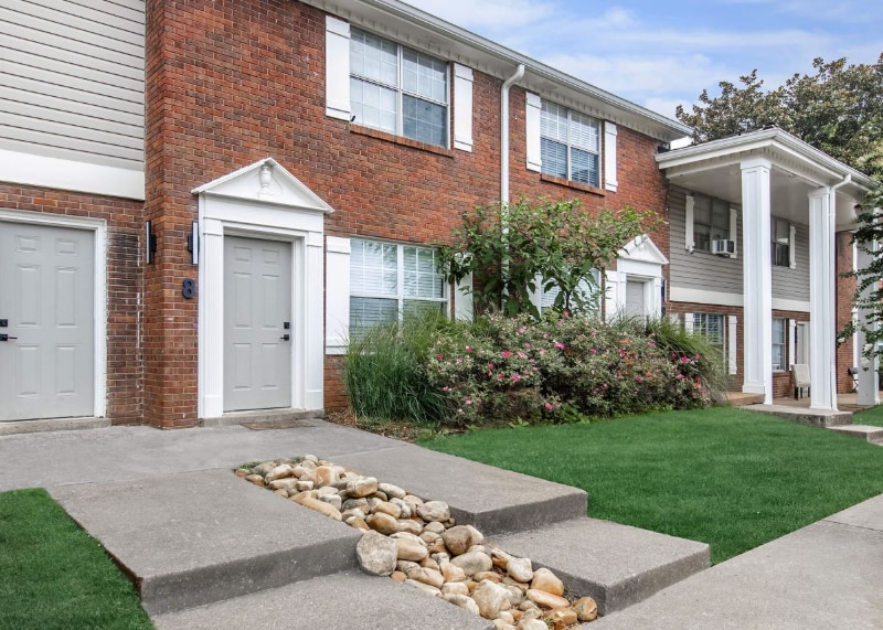 Building Photo - 600 Whispering Hills Dr