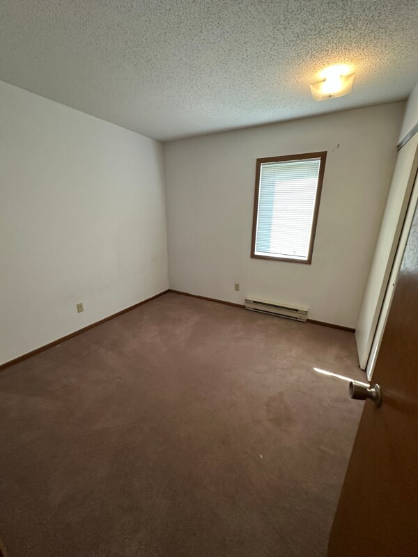 Building Photo - 103 Cottonwood Ave N
