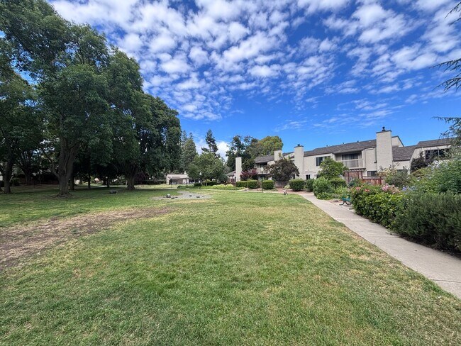 Building Photo - ALMADEN VALLEY-Beautifully upgraded 3-bedroom, 2.5-bath end-unit townhome