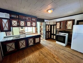 Building Photo - 602 N Genesee St