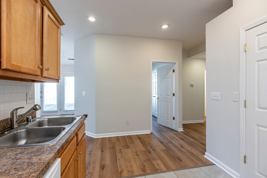 Building Photo - 405 Cricket Ln