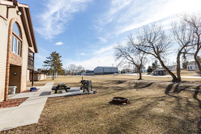 Building Photo - 605 Bakertown Dr