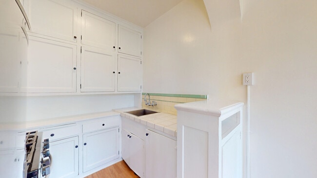 Building Photo - 1630 Jones St