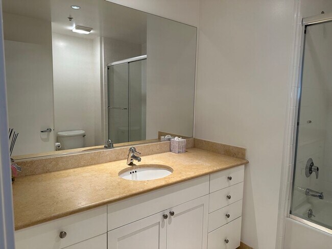 Building Photo - Epic REA: Fabulous 2 BR/2 BA South Beach C...