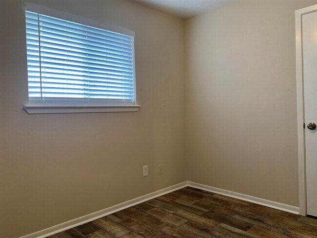 Building Photo - 7739 Bunker Wood Ln