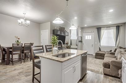 Building Photo - 1109 Emerald Pools Ln