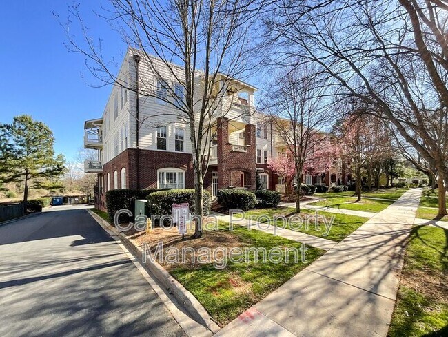 Building Photo - 518 Clarice Ave