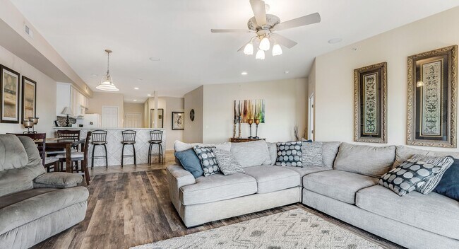 Building Photo - LUXURY JEFFRIES RD 3B/2B CONDO FURNISHED