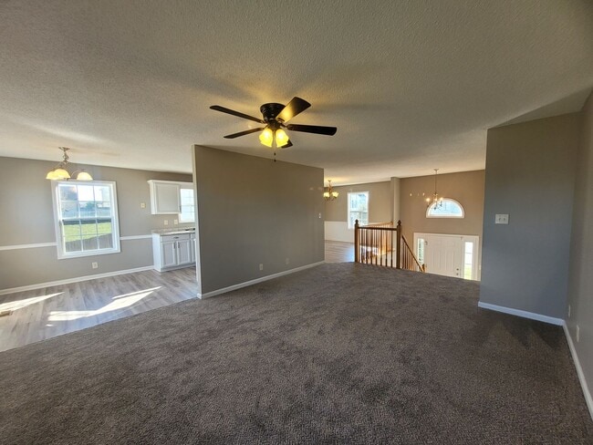 Building Photo - $1900 - 4 Beds 3 Bath + Bonus Room w/ Massive Fenced Yard