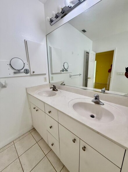 Building Photo - 5468 Ashton Manor Dr