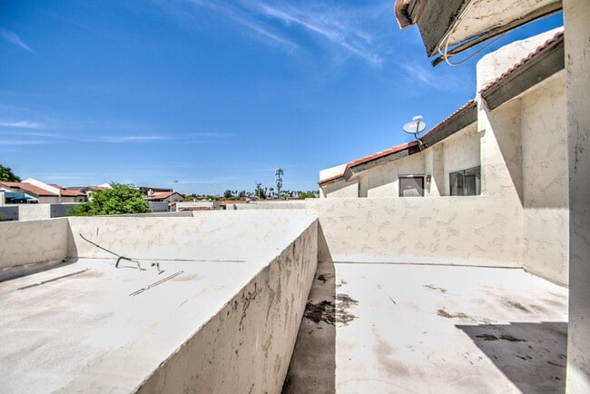 Building Photo - 7761 N 19th Dr