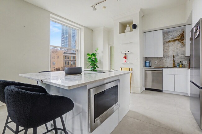 Building Photo - Downtown Atlanta Luxury Condo