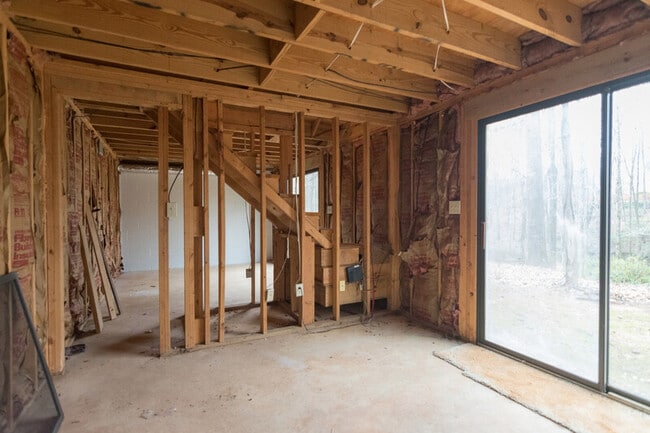 Building Photo - 1060 Windbrooke Ct