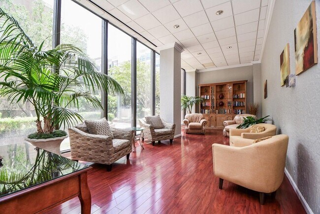 Building Photo - 5150 Hidalgo St