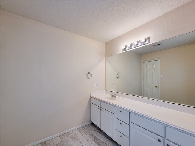 Building Photo - 19626 Hardwood Ridge Tr