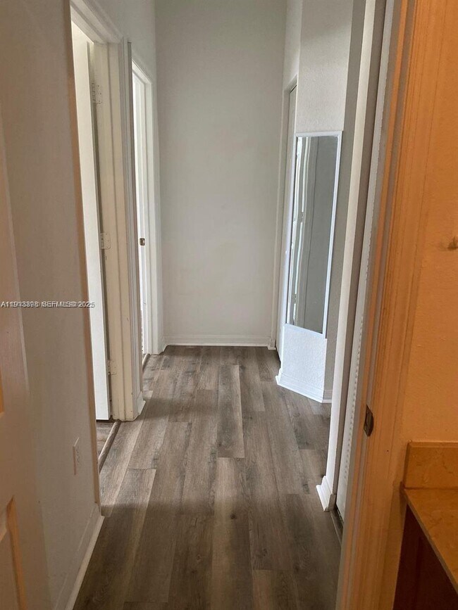 Building Photo - 8999 NW 107 Ct