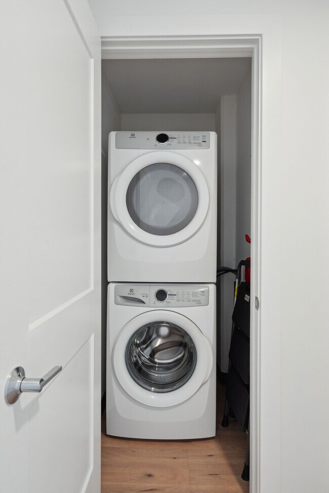 Building Photo - 1212 Demonbreun St