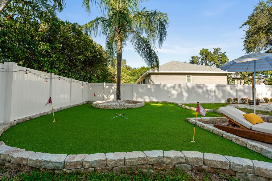 Building Photo - 12833 Poinsettia Ave