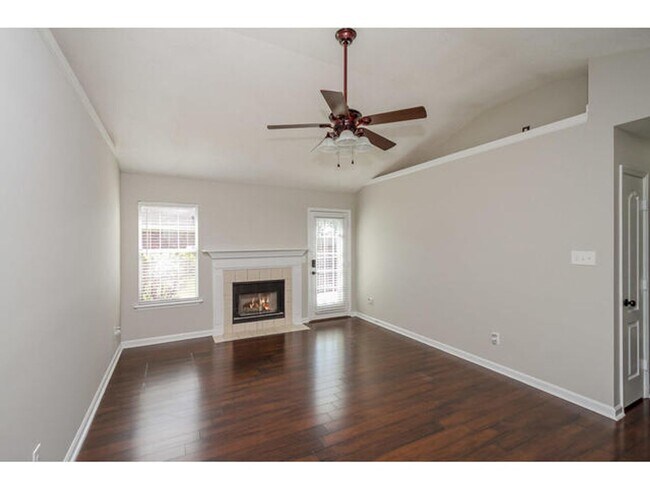 Building Photo - 3568 Crawfordville Dr
