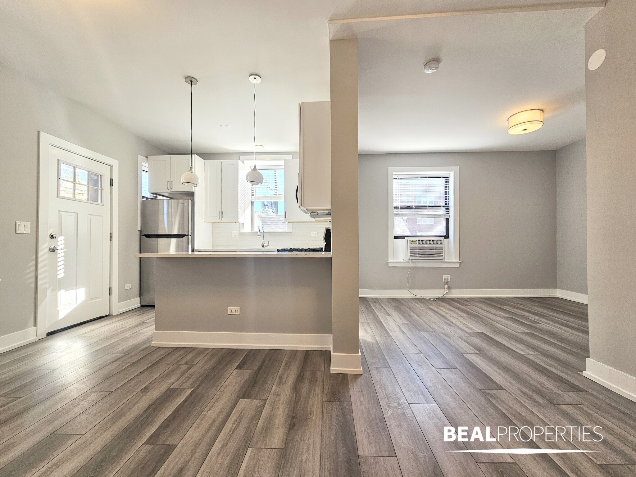 Building Photo - 3935 N Janssen Ave