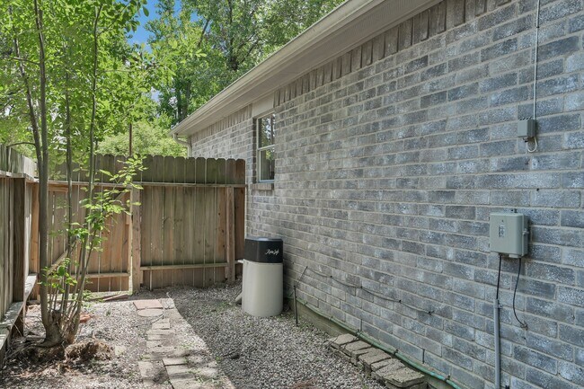 Building Photo - 28903 Atherstone St