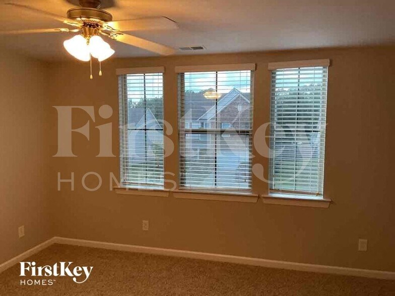 Building Photo - 1076 Riviera Dr