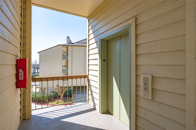 Building Photo - 18809 Egret Bay Blvd