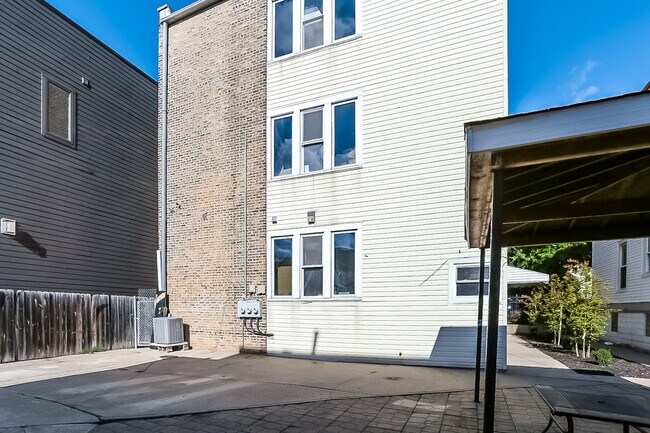 Building Photo - 2208 N Talman Ave