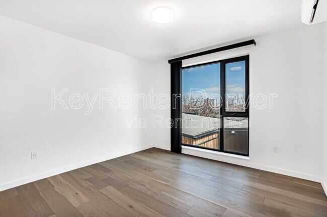 Building Photo - 1601 Park Ave