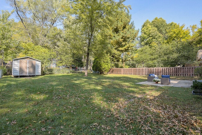 Building Photo - 2324 W 79th Terrace