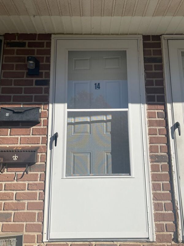 Building Photo - 1406 Magnolia W