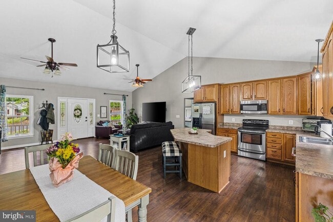 Building Photo - 7386 Monroe Dr