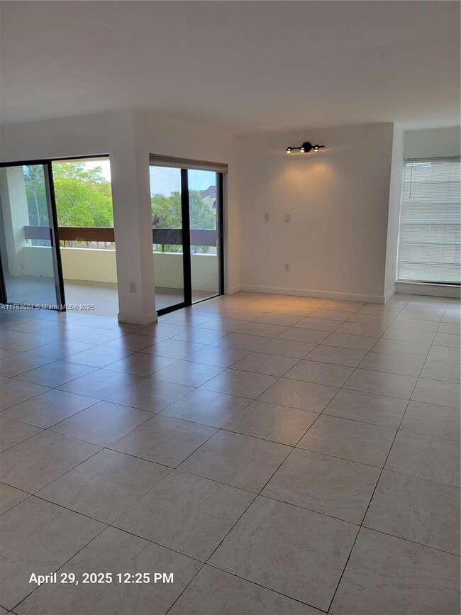 Building Photo - 8860 SW 123rd Ct