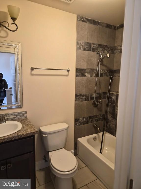 Building Photo - 2827 W Mulberry St