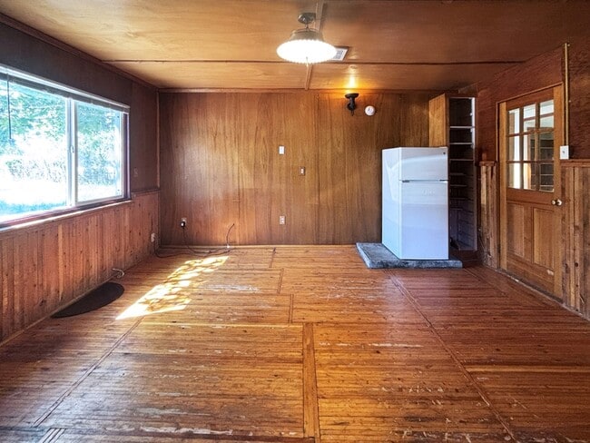 Building Photo - 3817 E Amazon Dr
