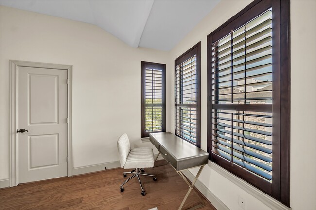 Building Photo - 2318 Camden Dr