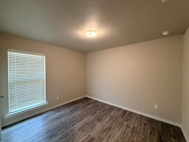 Building Photo - "Charming 3-Bed, 2-Bath Home with 1543 Sq Ft of Comfort on N Texas Ave, Lubbock!"